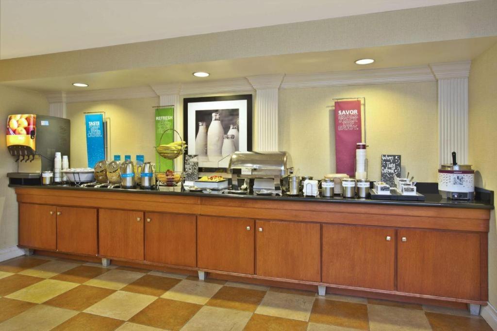Hampton Inn Андерсон Экстерьер фото